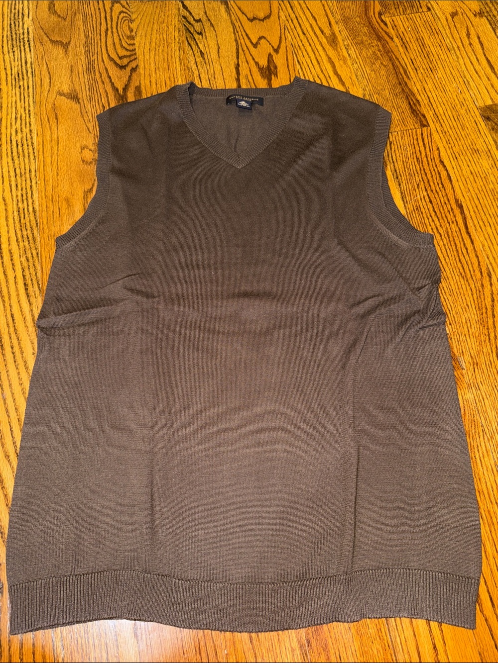 Banana republic men’s lightweight chocolate brown sweater vest size medium NWOT